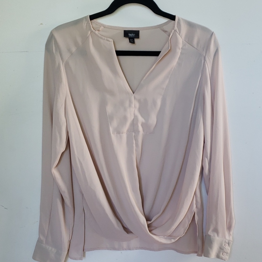 Woman's long sleeve shirt
